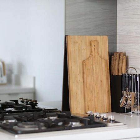 Sea View Beachfront Apartment In Surfers ゴールドコースト エクステリア 写真