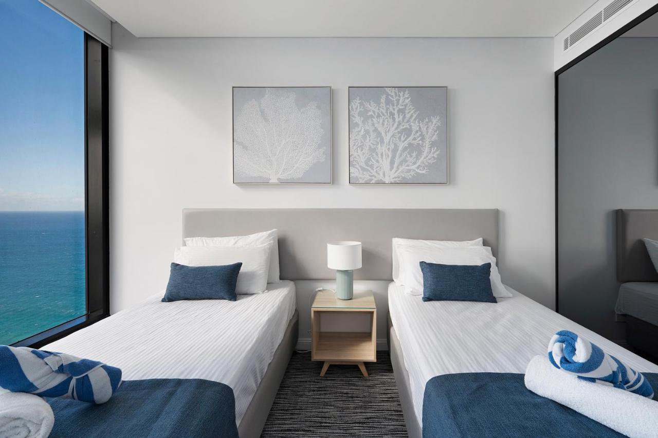 Sea View Beachfront Apartment In Surfers ゴールドコースト エクステリア 写真