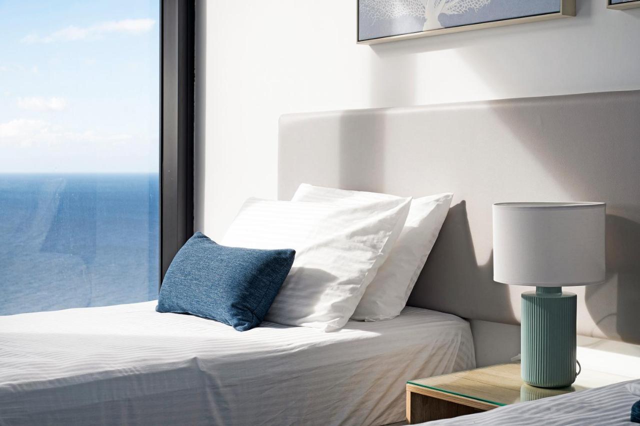 Sea View Beachfront Apartment In Surfers ゴールドコースト エクステリア 写真