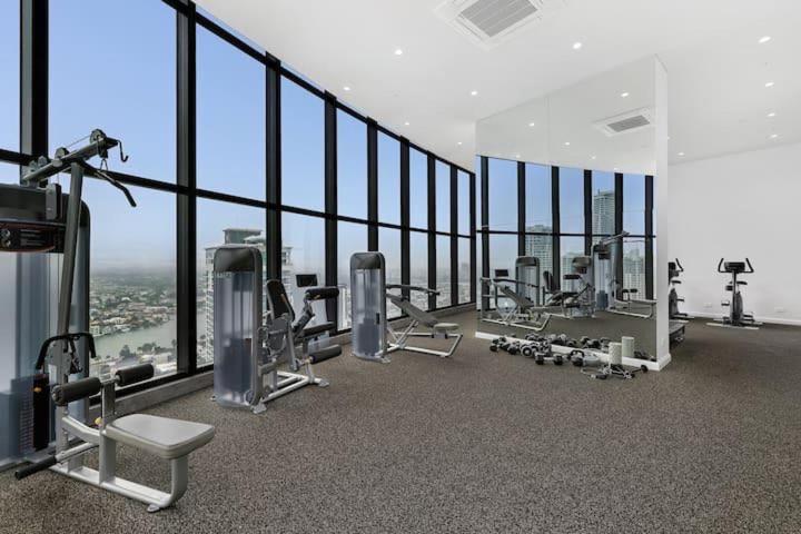 Sea View Beachfront Apartment In Surfers ゴールドコースト エクステリア 写真