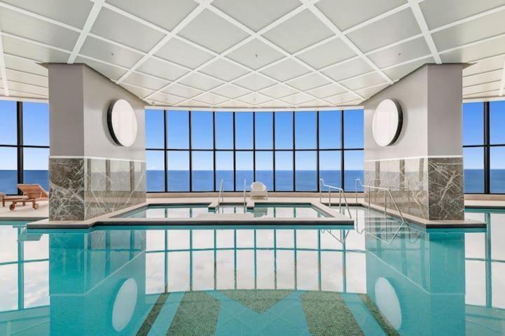 Sea View Beachfront Apartment In Surfers ゴールドコースト エクステリア 写真