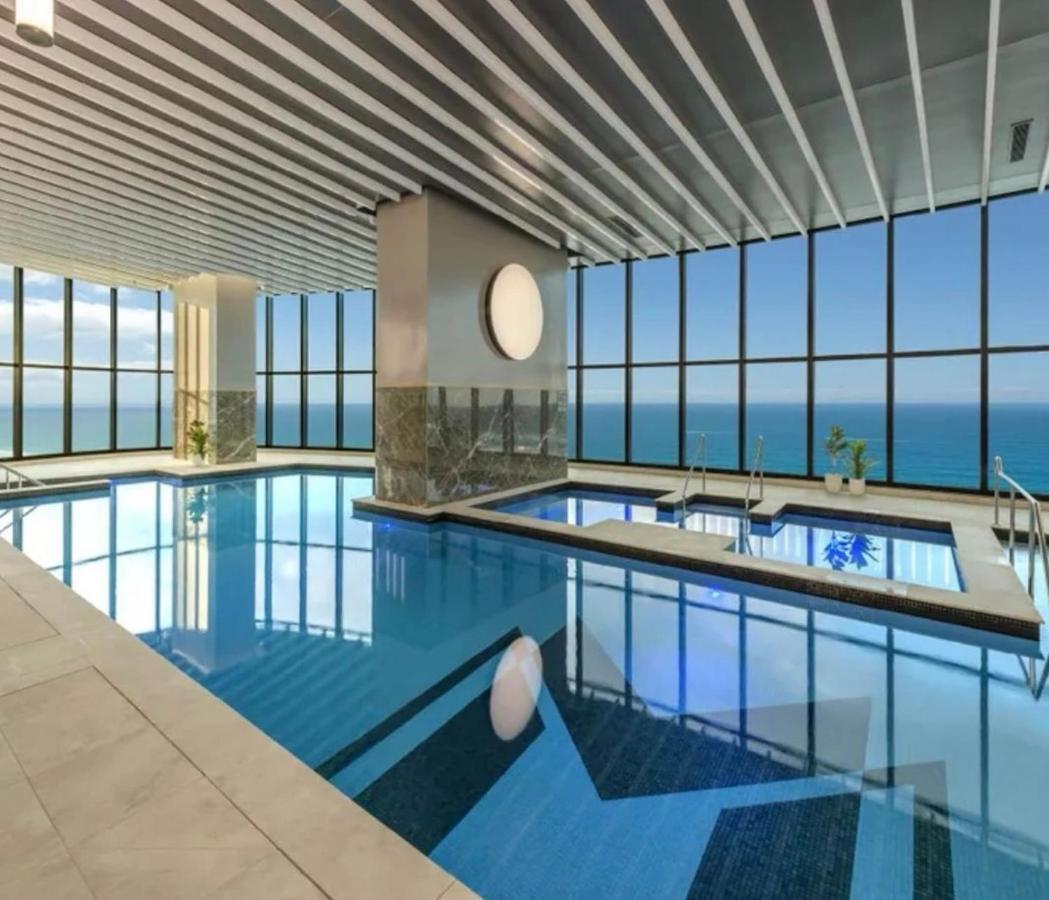 Sea View Beachfront Apartment In Surfers ゴールドコースト エクステリア 写真