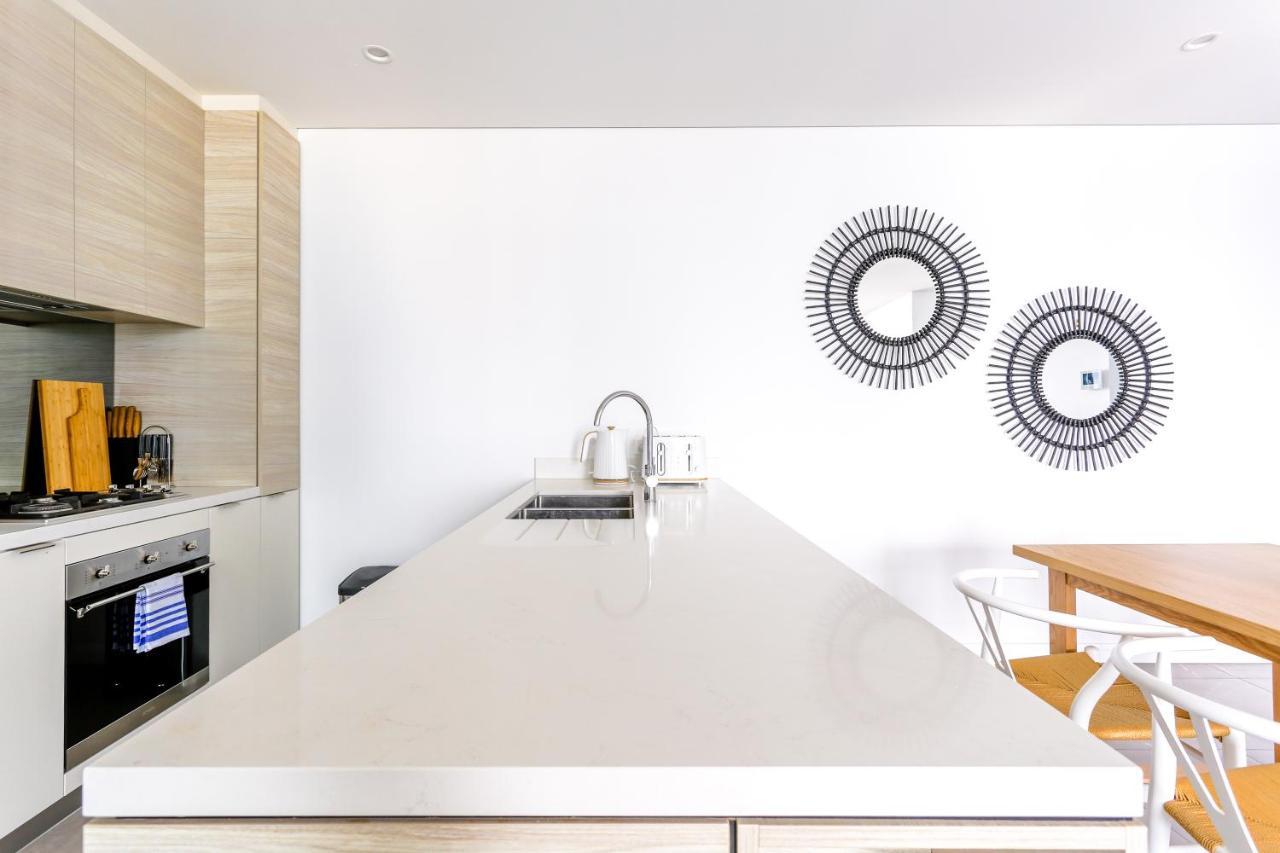 Sea View Beachfront Apartment In Surfers ゴールドコースト エクステリア 写真